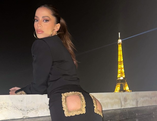 Anitta curte Paris durante semana de moda (Foto: Reprodução/Instagram)
