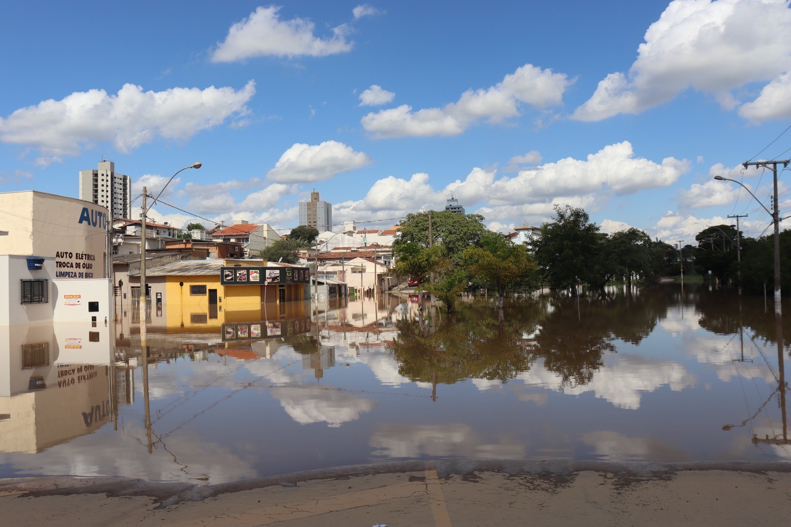 Saae anuncia tarifa mínima de água em fevereiro para imóveis afetados pelas enchentes em Capivari