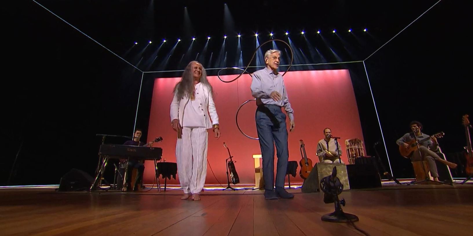 Caetano Veloso recebe artistas e amigos para show de seus 80 anos