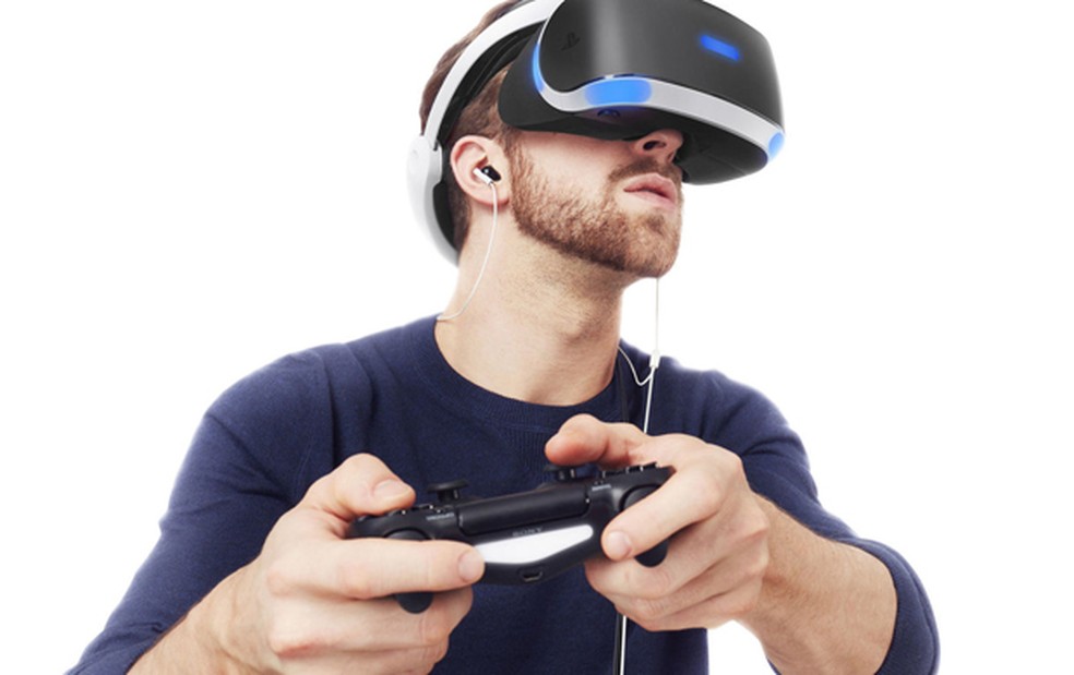 Chegada de acessórios de realidade virtual, como o PlayStation VR (foto), fez com que Sony e Microsoft anunciassem a produção de versões mais potentes de PS4 e Xbox One — Foto: Divulgação/Sony