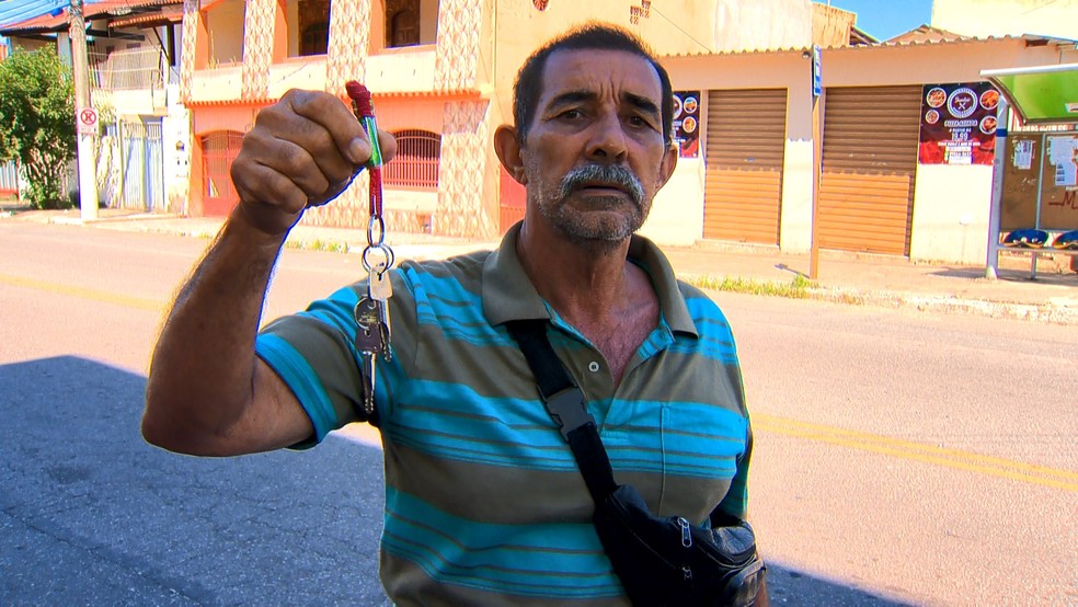 Osvair é pai do homem atingido por um policial militar dentro da pizzaria em Vila Velha (Foto: Reprodução/ TV Gazeta)