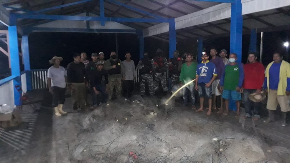 Fiscalização ambiental apreende 3 mil metros de malhadeiras e 5 rabetas na região do Ituqui, em Santarém — Foto: Semma/Divulgação