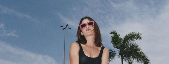 Jade Picon posa de top preto e shorts rosa e é ovacionada nas redes — Foto: Instagram