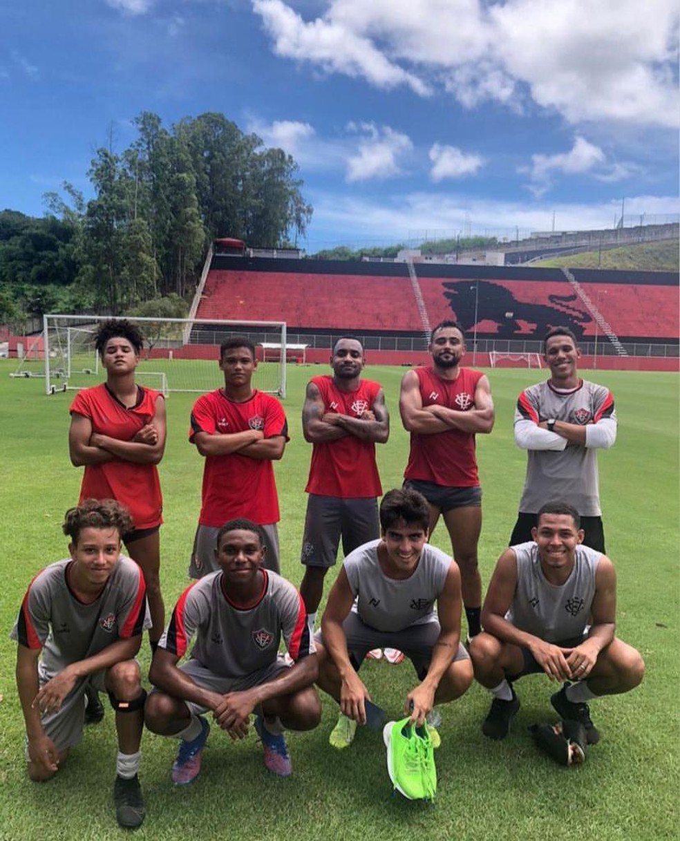 Atletas que treinaram nesta quarta, no Barradão — Foto: Reprodução/Redes sociais