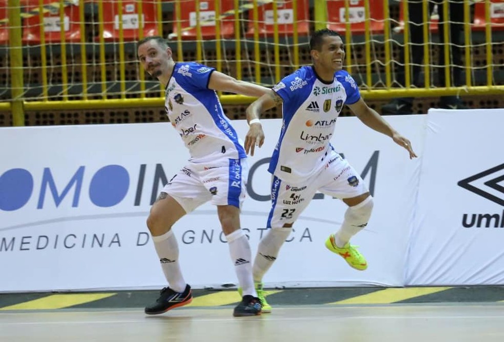 Pato Futsal, atual bicampeão, abriu a LNF de 2020 com vitória sobre o Campo Mourão — Foto: Mauricio Moreira