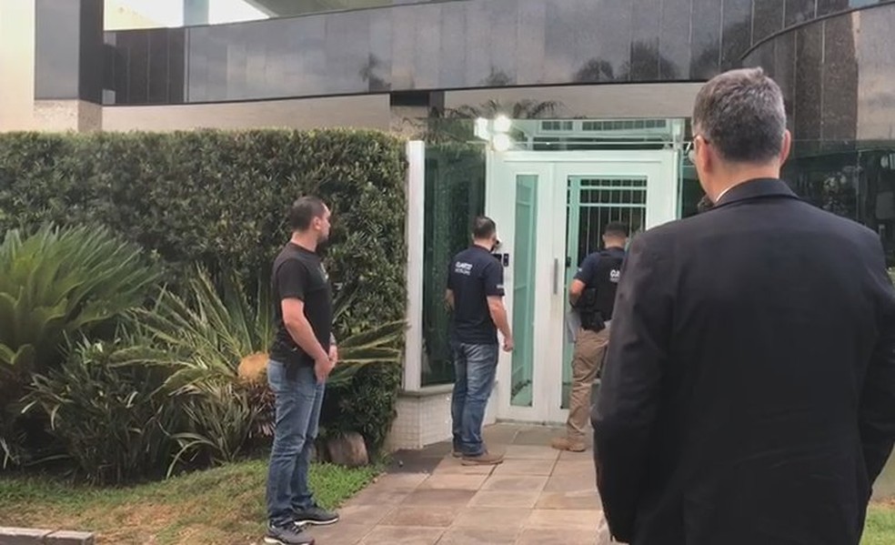 São investigadas as condutas de empresários de futebol, além de pessoas vinculadas a empresas de construção civil, de turismo e de contabilidade. — Foto: Ministério Público/Divulgação