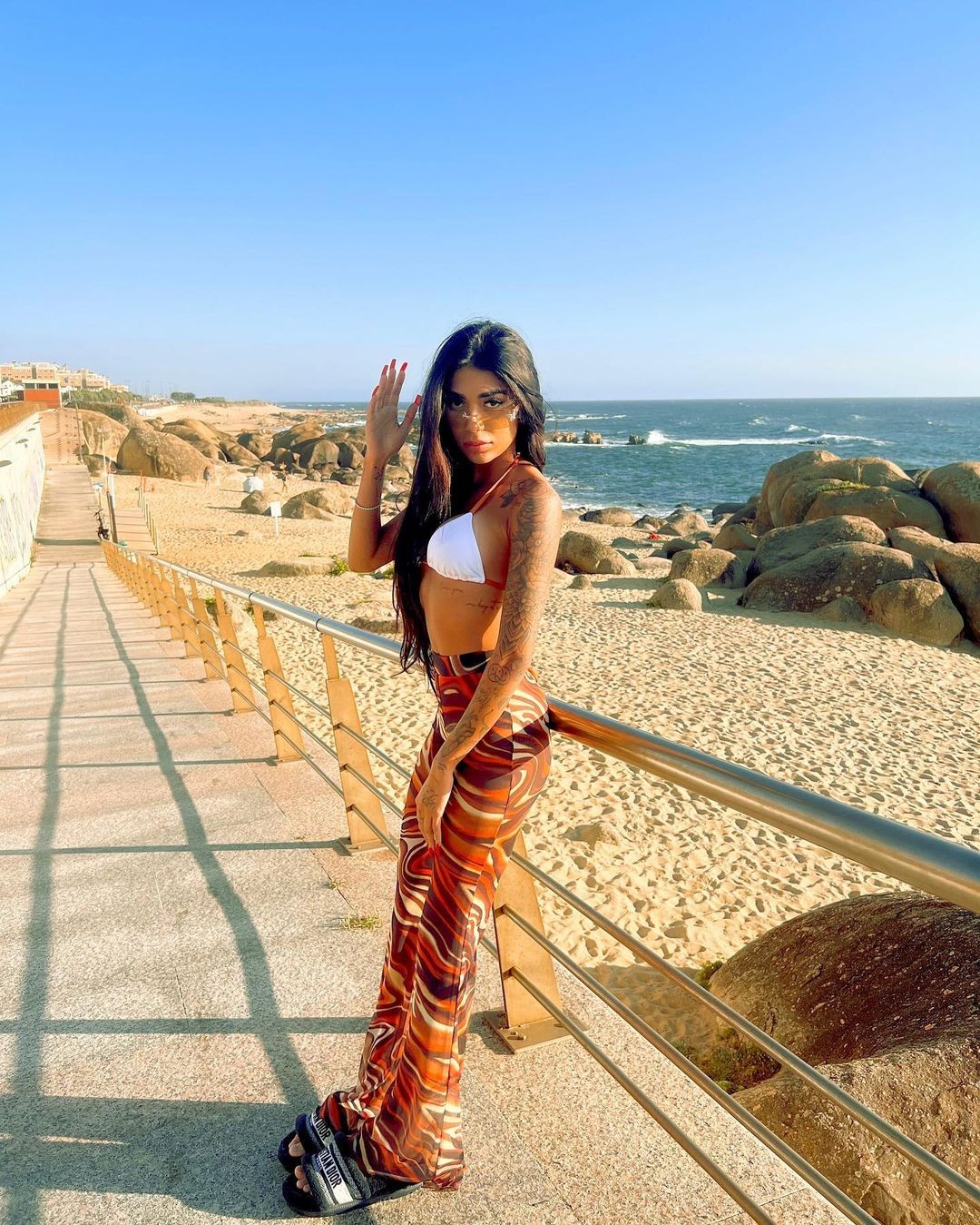 Dhiovanna Barbosa encantou seguidores com fotos na praia (Foto: Reprodução/Instagram)