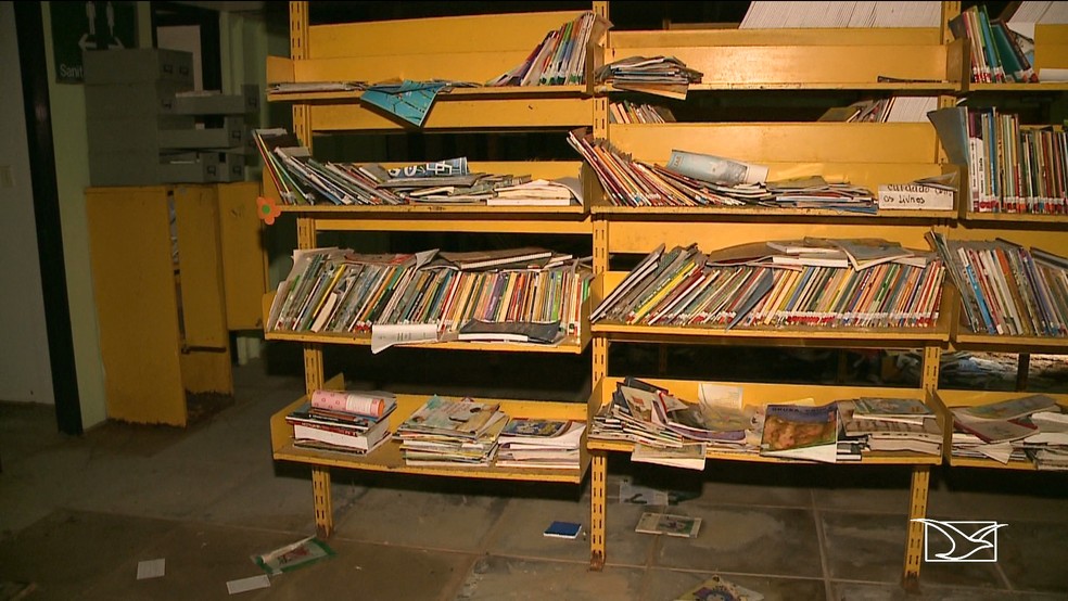 Biblioteca do Caic da Cidade OperÃ¡ria estÃ¡ abandonada e situaÃ§Ã£o revolta alunos, professores e pais. â Foto: ReproduÃ§Ã£o/TV Mirante