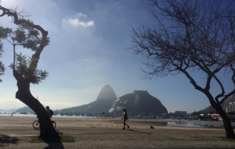 Enseada de Botafogo no inÃ­cio da manhÃ£ desta quinta â Foto: Daniel Silveira/G1 Rio 