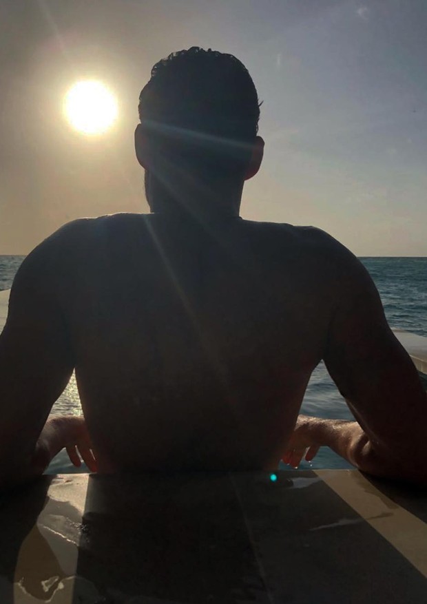 Cauã Reymond exibe costas musculosas nas Maldivas (Foto: Reprodução/Instagram)