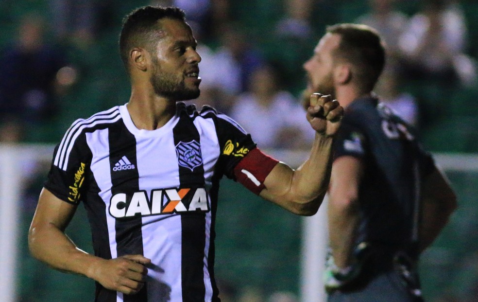 Árbitro justifica expulsão de Bruno Henrique em Flamengo x Santos: Você é  um m, flamengo