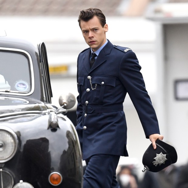 BRIGHTON, ENGLAND - MAY 14: Harry Styles seen on the film set for 'My Policeman' on May 14, 2021 in Brighton, England. (Photo by Karwai Tang/WireImage) (Foto: WireImage)