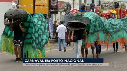 Carnaval em Porto Nacional: serpente adormecida debaixo da igreja 