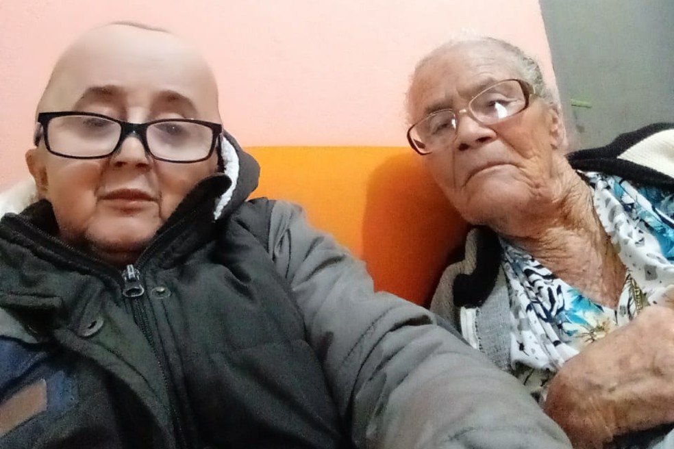 Terezinha Cezar e o filho Jotinha em El&iacute;sio Medrado &mdash; Foto: Arquivo Pessoal