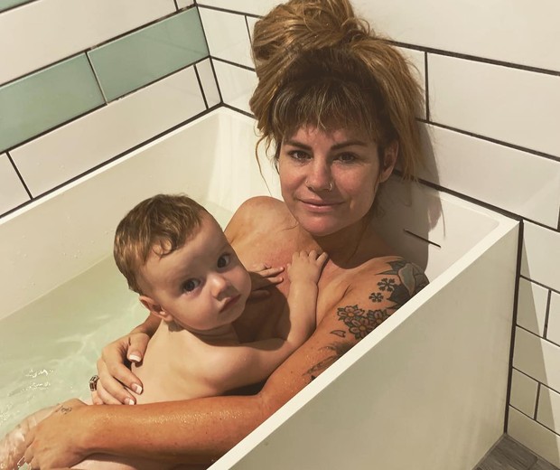 'Eles não precisam tomar banho todos os dias', defende a mãe australiana (Foto: Reprodução/Instagram/mrsconstancehall)
