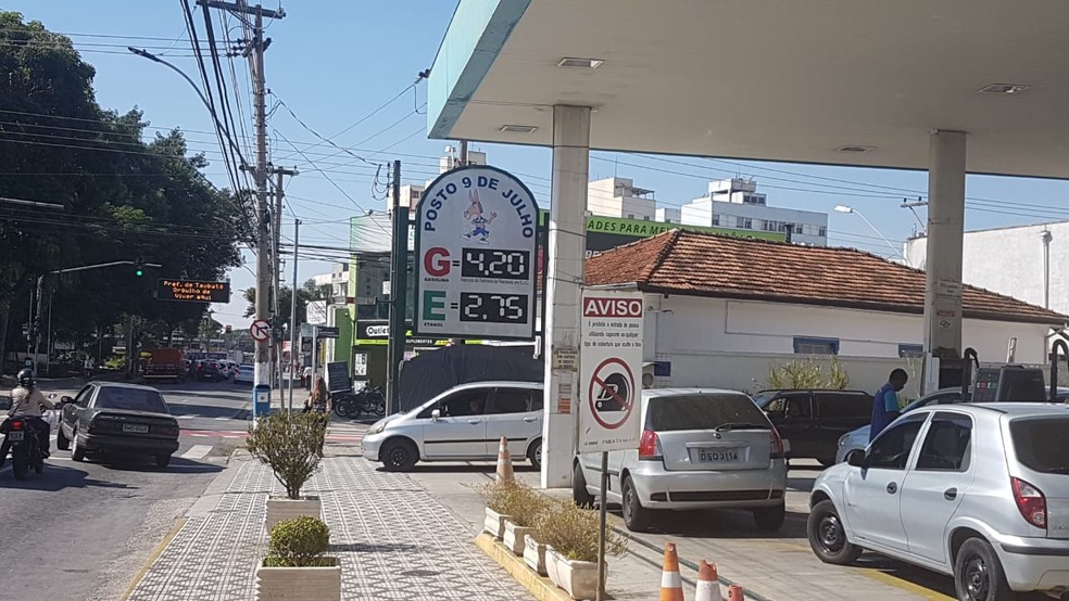 Após viralizar na web, posto de Taubaté desmente litro da gasolina a R