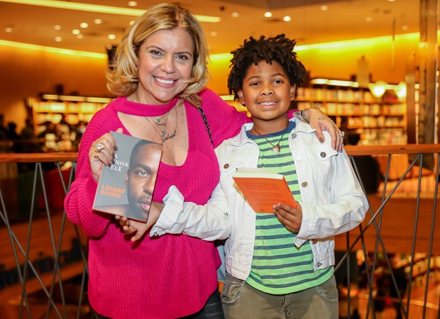 Astrid Fonenelle e o filho, Gabriel (Foto: Manuela Scarpa/Brazil News)