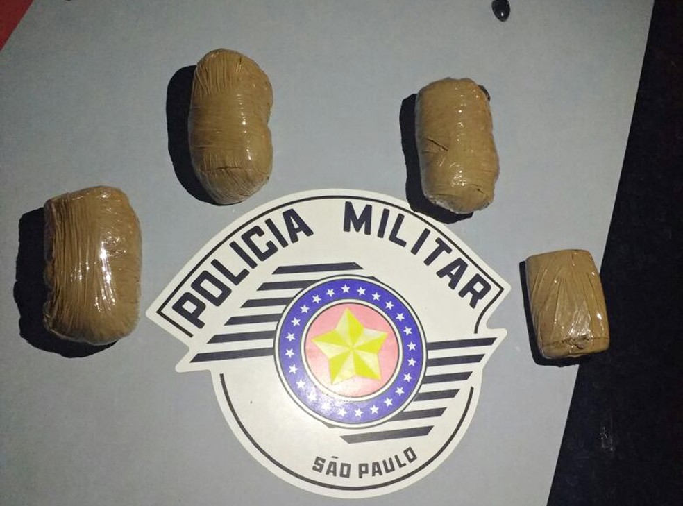 Droga foi apreendida na madrugada deste domingo (15) (Foto: Polícia Militar/Cedida)