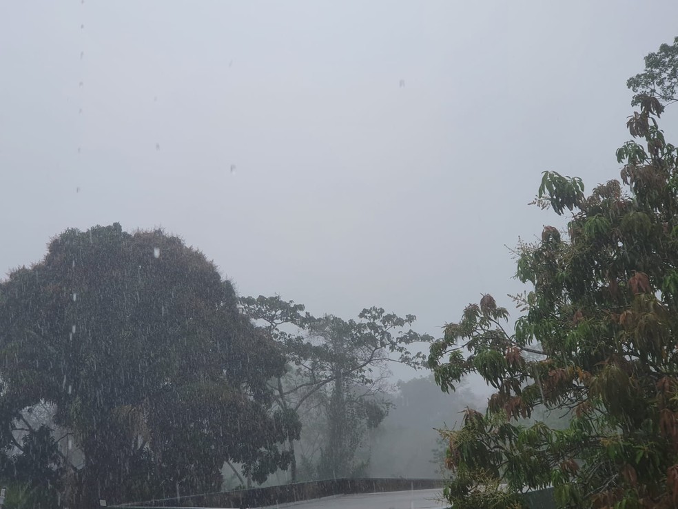 Chuva forte atingiu Rio Branco nesta quinta-feira (29) — Foto: Iryá Rodrigues/g1 
