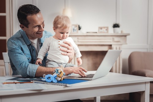 Valor Investe pode ajudar pais a gerenciarem finanças e investirem no futuro dos filhos (Foto: Fotolia)