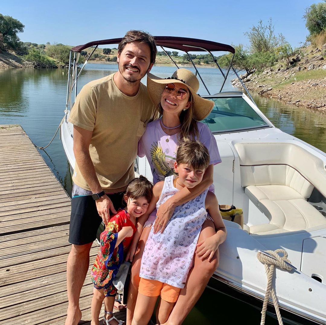 Joana Balaguer acompanhada dos filhos, Martin e Gaia, e do marido, Paulo Miguel, em Alentejo. (Foto: Reprodução Instagram)