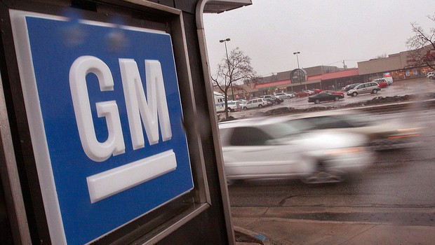 Logotipo da General Motors (GM) é visto em revendedora nos EUA (Foto: Scott Olson/Getty Images)