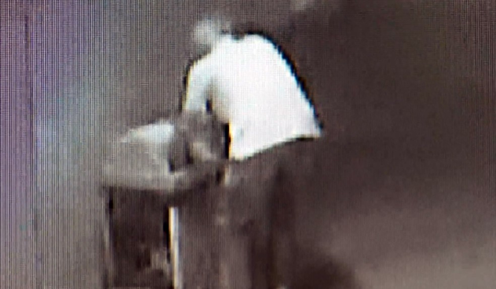 Novas Imagens Mostram Medico Suspeito De Eutanasia Revirando Lixo De Hospital Em Mg Sul De Minas G1