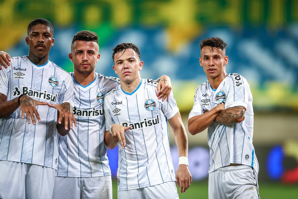Em mais um jogo de altos e baixos, Grêmio vence a sexta seguida e reafirma estratégia no mata-mata