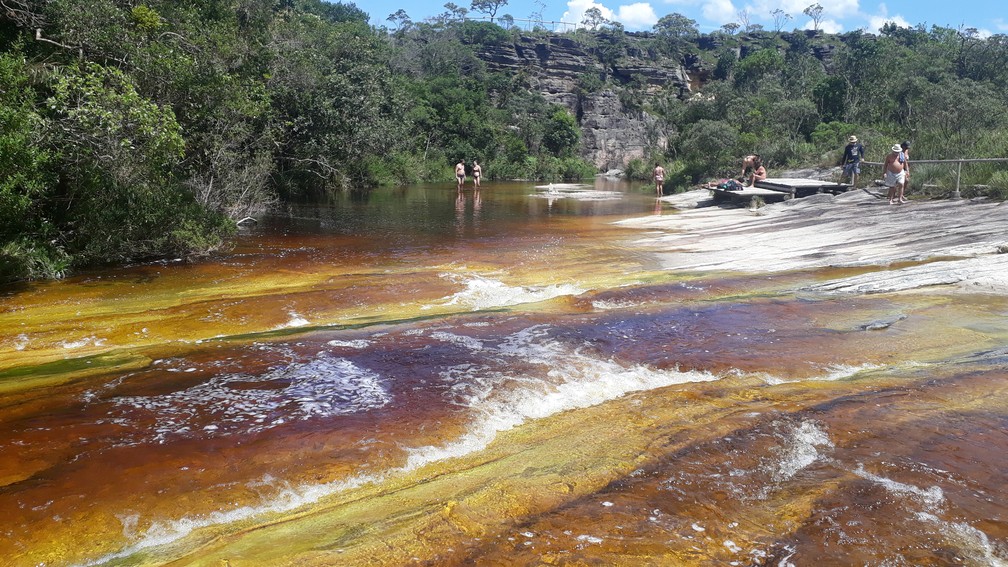 Parque Estadual do Ibitipoca - principal responsável pela cor de “coca-cola” das águas é o tanino das folhas e a variação da incidência de luz, bloqueada pelos paredões — Foto: Vivian Reis/G1