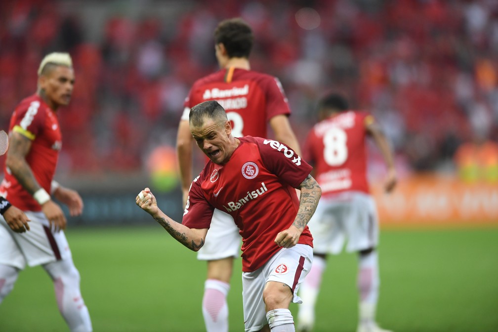 D'Ale vibra com o gol do triunfo sobre o Vitória — Foto: Ricardo Duarte / Internacional / Divulgação