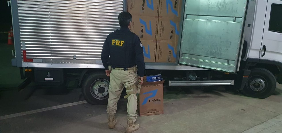 PRF apreende nova carga de cigarros contrabandeados no Rio Grande do Norte — Foto: Divulgação/PRF