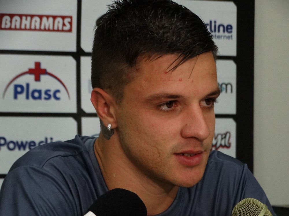 Cruzeiro mostra interesse em Renato Kayser; atacante se reúne com o Vasco