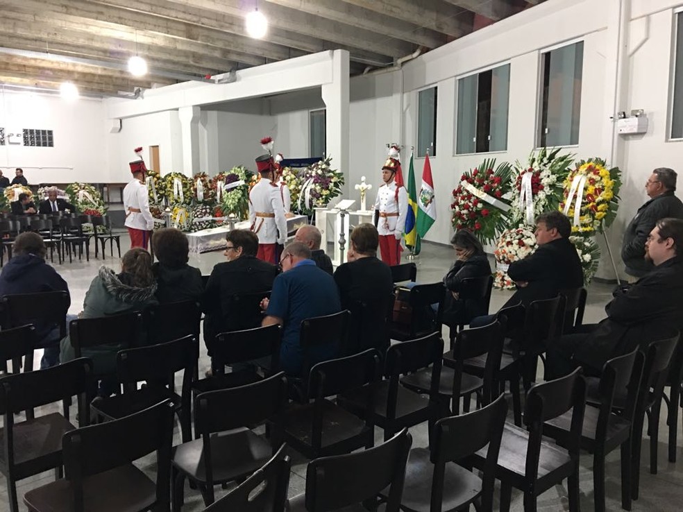 Velório ocorre na igreja matriz de Ibirama (Foto: Eduardo Cristófoli/ NSC TV)