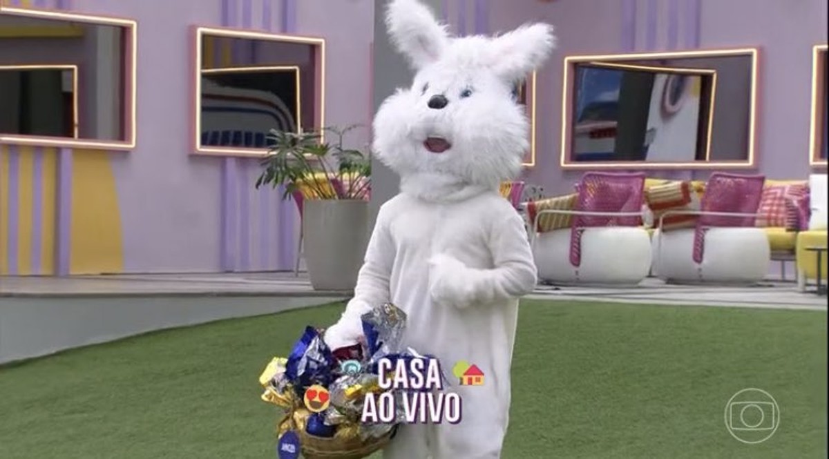 ‘BBB22’: Arthur Aguiar retorna ao jogo vestido de coelhinho