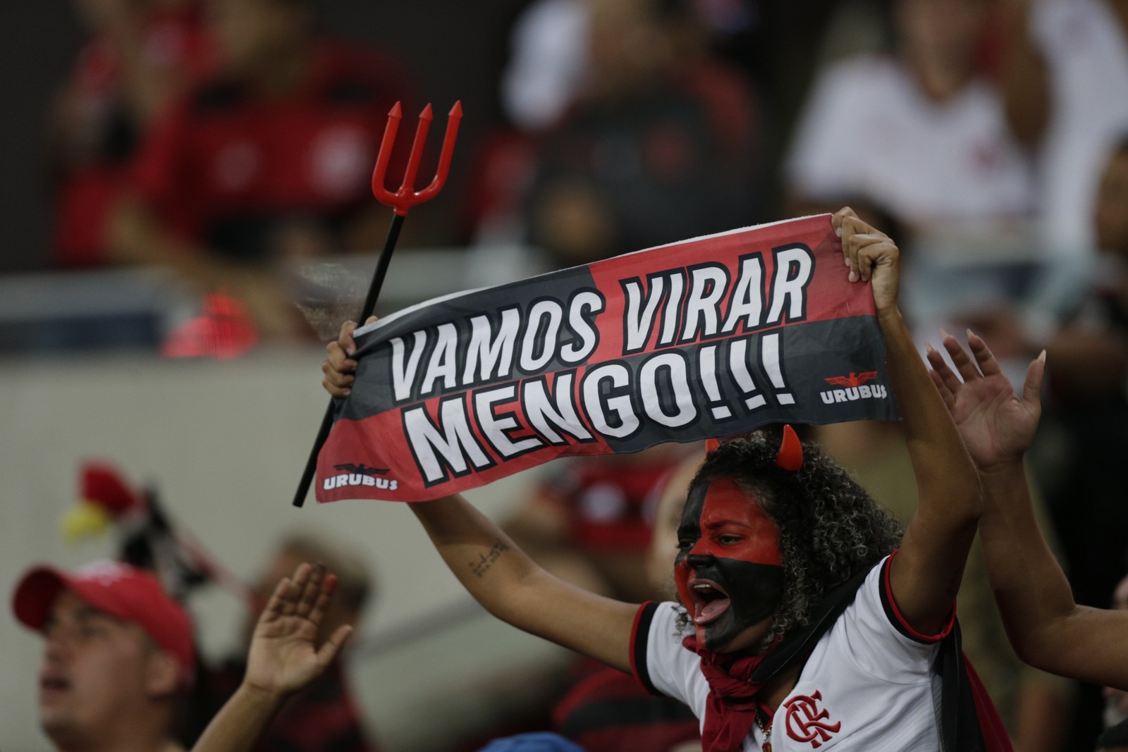 Virou. Flamengo começou partida de volta no Maracanã com a desvantagem de ter perdido de 2 a 1 em Minas — Foto: Alexandre Cassiano / Agência O Globo