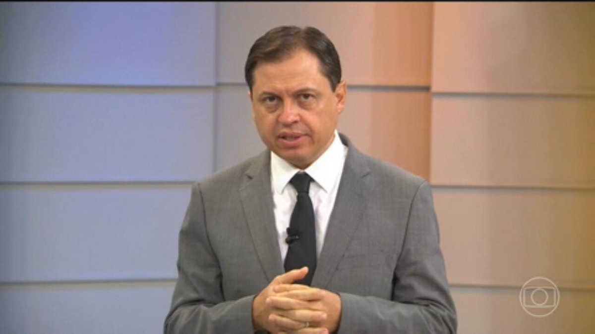 Centrão avalia que Bolsonaro afasta eleitor moderado ao conceder indulto a  Silveira