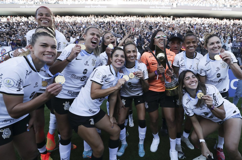 Jogadoras do Corinthians celebram o título do Brasileiro