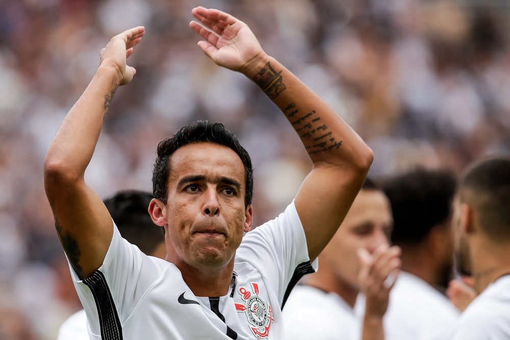 Jadson quer renovar contrato e cogita encerrar carreira no Corinthians