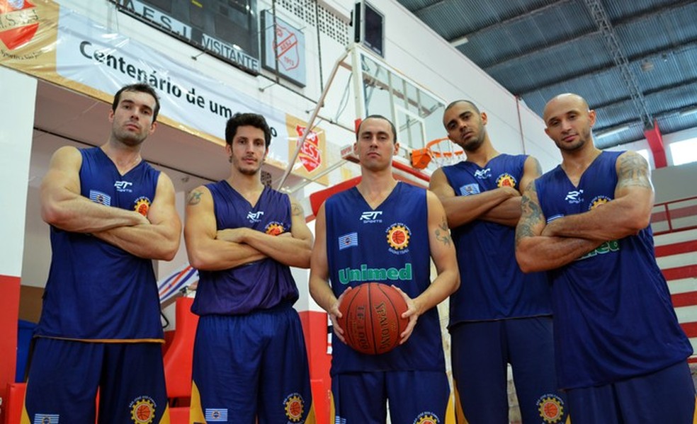 Murilo Becker, Dedé, Fúlvio, Jefferson e Laws - quinteto titular do São José na temporada 2011/2012 — Foto: Danilo Sardinha/GloboEsporte.com