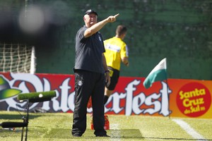 Felipão comanda time contra o Avenida (Foto: Lucas Uebel / Grêmio, DVG)