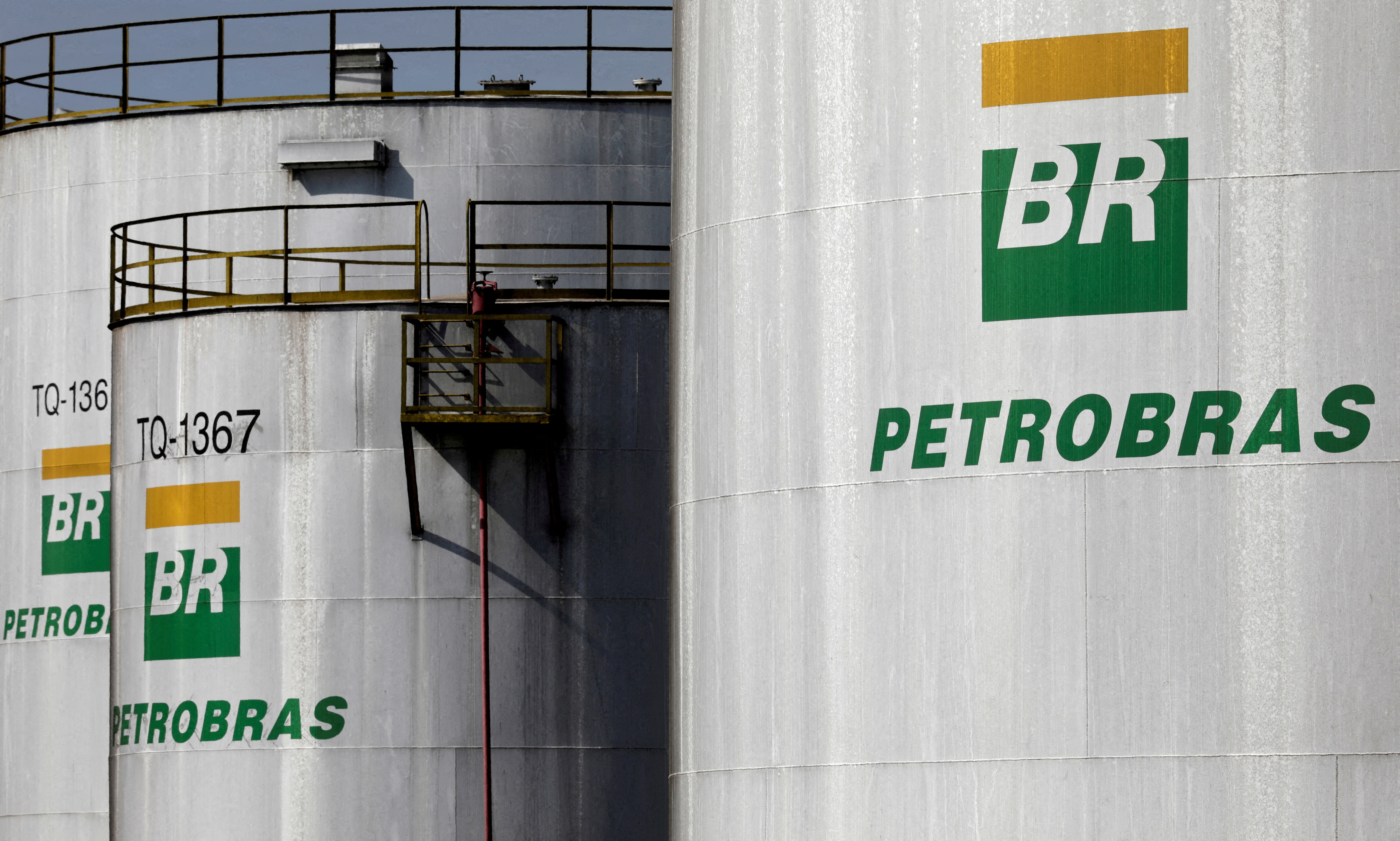 Tanque de combustível com logo da Petrobras na refinaria de Paulínia (SP) (Foto: REUTERS/Paulo Whitaker)