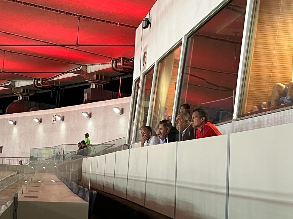 V&iacute;tor Pereira assiste ao jogo do Flamengo no Maracan&atilde; &mdash; Foto: Thayuan Leiras