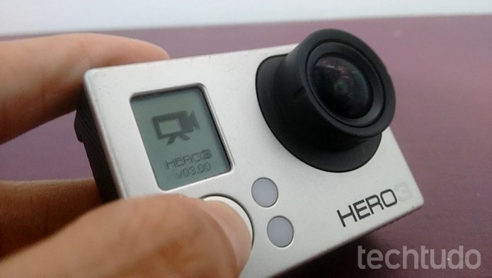 Versão do software da GoPro é informada quando câmera é ligada (Foto: Raquel Freire/TechTudo)