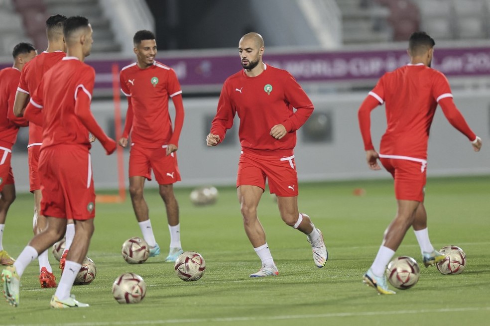 Treino de Marrocos antes de semifinal da Copa do Mundo contra a França — Foto: KARIM JAAFAR / AFP