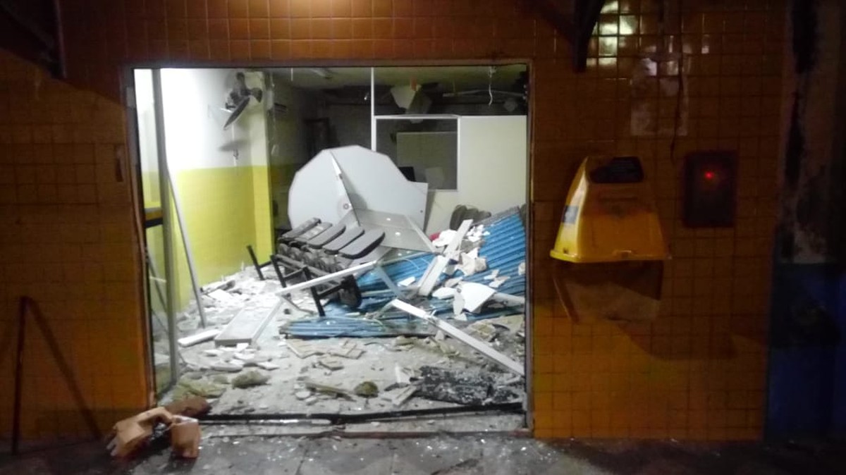 Criminosos usam carro para arrombar agência dos Correios em Jundiá, RN