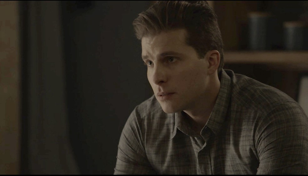 Patrick disfarça e muda de assunto (Foto: TV Globo)