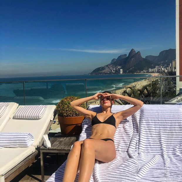 Camila Queiroz em foto no Instagram (Foto: reprodução/instagram)