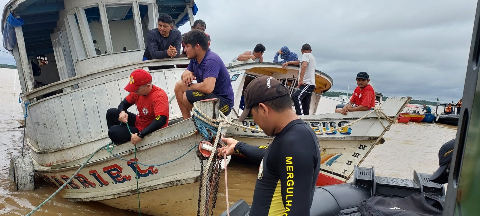 Piloto desaparecido após naufrágio de embarcação no Rio Amazonas é achado morto entre madeiras