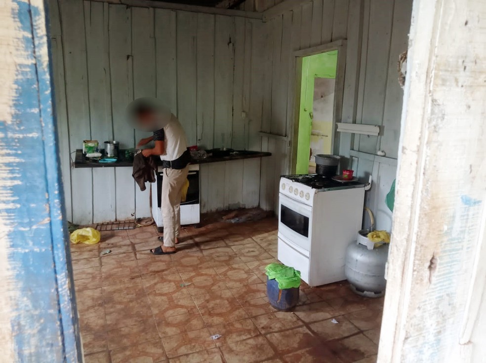 Treze trabalhadores paraguaios, incluindo um adolescente, foram resgatados de condições análogas à escravidão, em Pirapozinho (SP) — Foto: Ministério Público do Trabalho