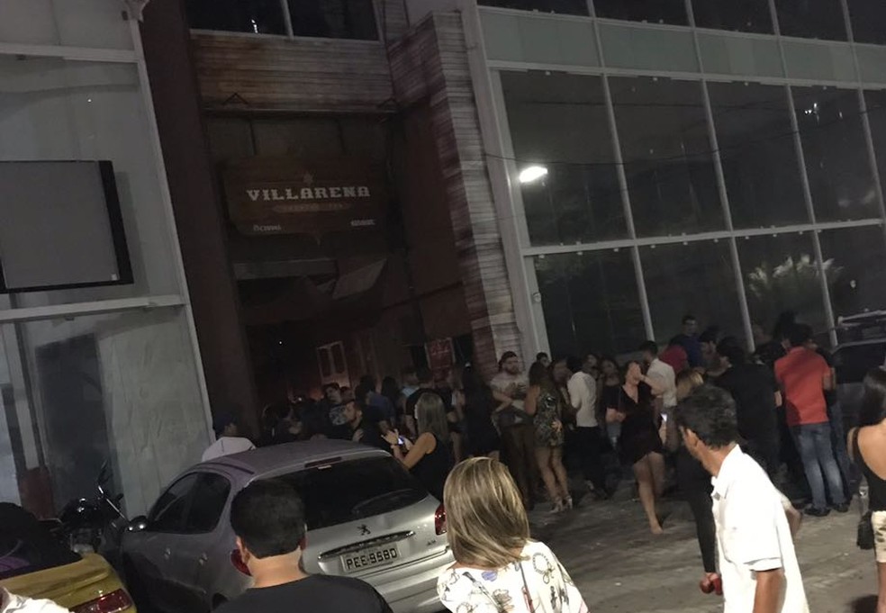Vazamento de g&aacute;s assustou clientes de boate localizada na Avenida Domingos Ferreira (Foto: Reprodu&ccedil;&atilde;o/WhatsApp)